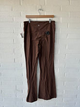 Load image into Gallery viewer, Lululemon Athletic Pants Size 2XL
