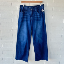 Load image into Gallery viewer, Old Navy Denim Size 11/12 (31)
