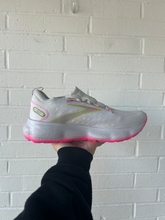 Load image into Gallery viewer, Brooks Womens Athletic Shoes Womens 8
