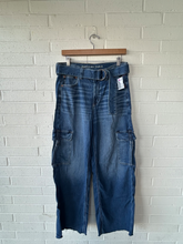 Load image into Gallery viewer, American Eagle Denim Size 7/8 (29)
