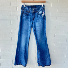 Load image into Gallery viewer, Aeropostale Denim Size 5/6 (28)
