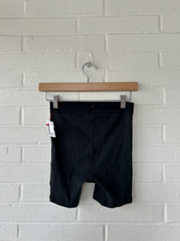 Load image into Gallery viewer, Skims Shorts Size Small
