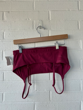 Load image into Gallery viewer, Sports Bra Size Extra Large
