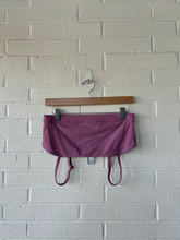 Load image into Gallery viewer, Crz Yoga Athletic Top Size Medium
