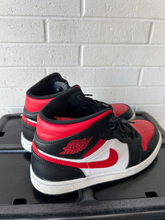 Load image into Gallery viewer, Jordan Mens Athletic Shoes Mens 9.5
