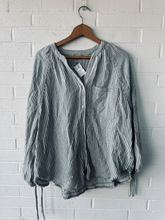 Load image into Gallery viewer, Aerie Long Sleeve Top Size Small
