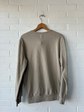 Load image into Gallery viewer, Gap Sweatshirt Size Medium
