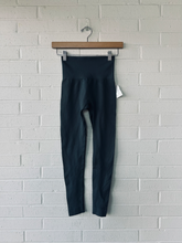 Load image into Gallery viewer, Set Active Athletic Pants Size Extra Small
