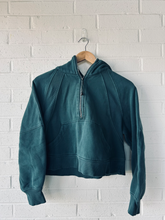 Load image into Gallery viewer, Lululemon Sweatshirt Size Extra Small
