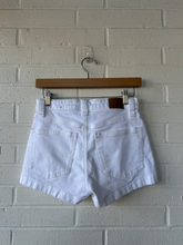 Load image into Gallery viewer, American Eagle Shorts Size 00
