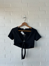 Load image into Gallery viewer, Gym Shark Athletic Top Size Small
