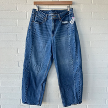 Load image into Gallery viewer, Old Navy Denim Size 11/12 (31)
