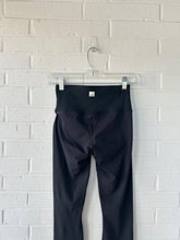Load image into Gallery viewer, Vuori Athletic Pants Size Extra Small
