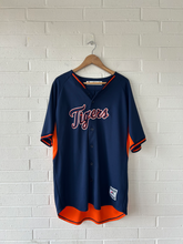 Load image into Gallery viewer, Majestic Short Sleeve Top Size Large
