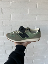 Load image into Gallery viewer, New Balance Casual Shoes Womens 8.5
