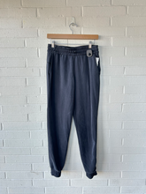 Load image into Gallery viewer, Lululemon Athletic Pants Size 5/6 (28)
