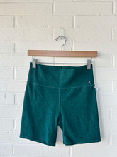 Load image into Gallery viewer, Vuori Athletic Shorts Size Medium
