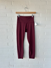 Load image into Gallery viewer, Lulu Lemon Athletic Pants Size 3/4 (27)
