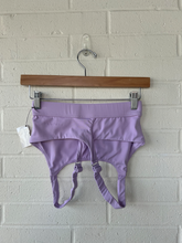Load image into Gallery viewer, Sports Bra Size Small
