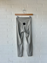 Load image into Gallery viewer, Lululemon Athletic Pants Size Medium

