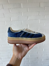 Load image into Gallery viewer, Adidas Womens Athletic Shoes Womens 9
