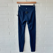 Load image into Gallery viewer, Lulu Lemon Athletic Pants Size Medium
