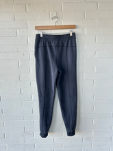 Load image into Gallery viewer, Lululemon Athletic Pants Size 5/6 (28)
