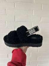 Load image into Gallery viewer, Uggs Casual Shoes Womens 7
