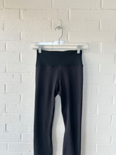 Load image into Gallery viewer, Vuori Athletic Pants Size Extra Small
