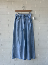 Load image into Gallery viewer, Forever 21 Denim Size 3/4 (27)
