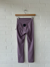 Load image into Gallery viewer, Lululemon Athletic Pants Size 3/4 (27)
