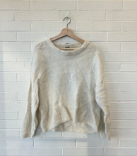 Load image into Gallery viewer, Free People Sweater Size Medium
