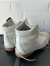 Load image into Gallery viewer, Timberland Shoes Boots Womens 7
