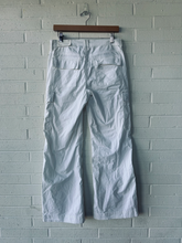Load image into Gallery viewer, American Eagle Pants Size 3/4 (27)

