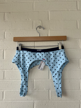 Load image into Gallery viewer, Sports Bra Size Medium
