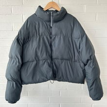Load image into Gallery viewer, Fabletics Heavy Outerwear Size Extra Large
