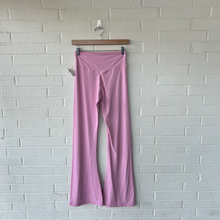 Load image into Gallery viewer, Aeropostale Athletic Pants Size Medium
