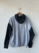 Load image into Gallery viewer, Brandy Melville Sweatshirt Size Small
