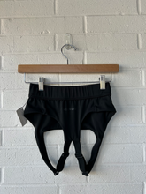 Load image into Gallery viewer, Sports Bra Size Small

