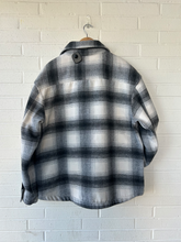 Load image into Gallery viewer, American Eagle Heavy Outerwear Size Large
