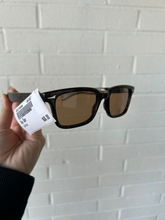 Load image into Gallery viewer, Sunnies
