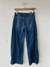 Load image into Gallery viewer, American Eagle Denim Size 0 (24)
