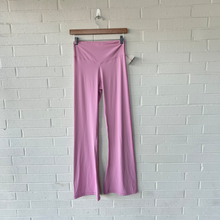 Load image into Gallery viewer, Aeropostale Athletic Pants Size Medium
