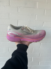 Load image into Gallery viewer, Brooks Womens Athletic Shoes Womens 9
