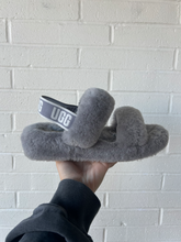 Load image into Gallery viewer, Uggs Casual Shoes Womens 8
