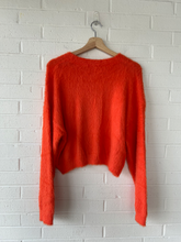 Load image into Gallery viewer, Sweater Size Large
