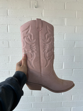 Load image into Gallery viewer, Soda (Shoes) Boots Womens 8
