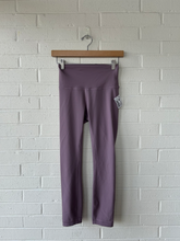 Load image into Gallery viewer, Lululemon Athletic Pants Size 3/4 (27)
