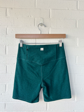 Load image into Gallery viewer, Vuori Athletic Shorts Size Medium
