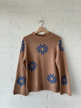 Load image into Gallery viewer, Sweater Size Large

